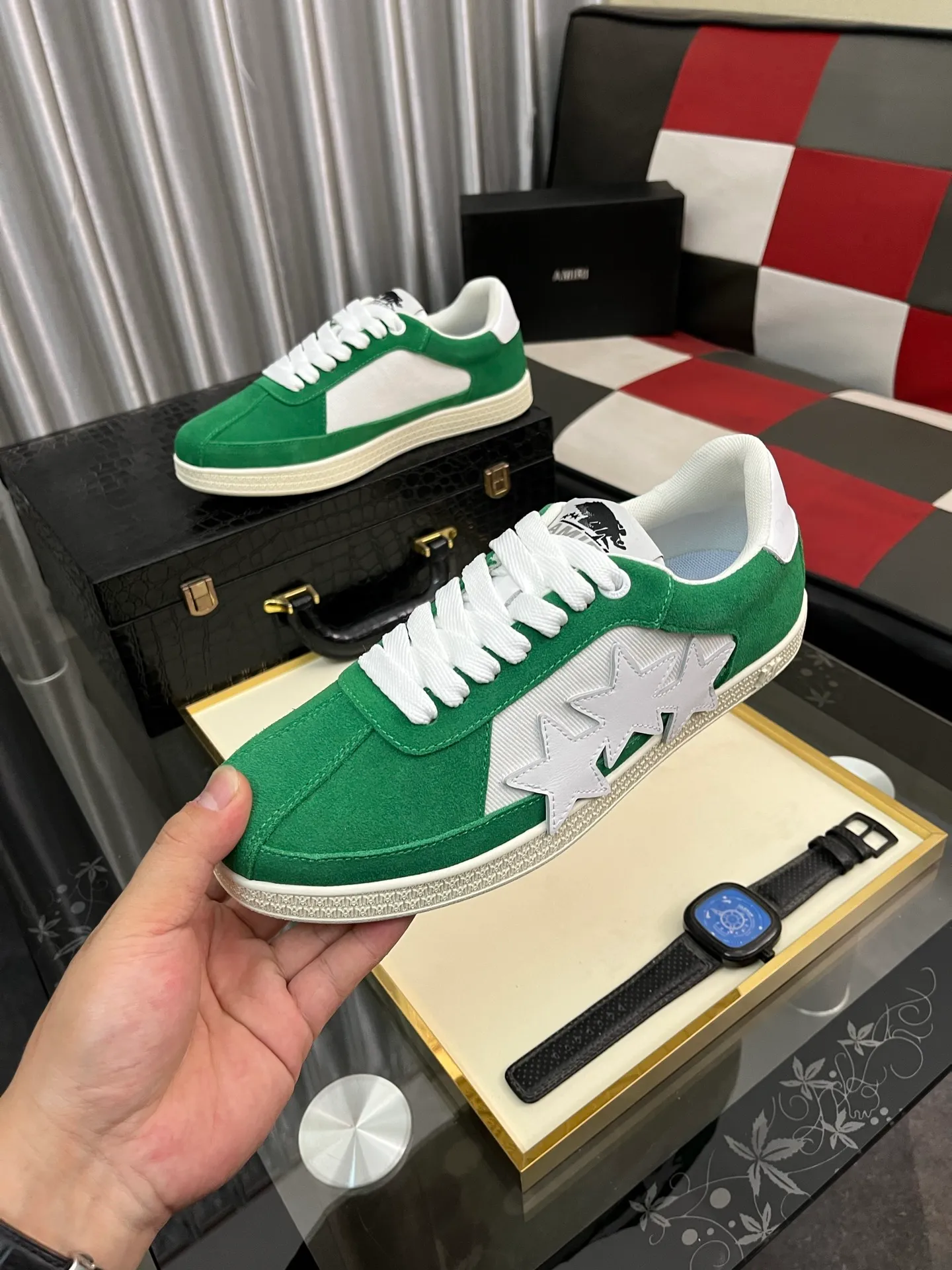 Men's shoes 💰420⌚️⌚️《AMIR*》New men's low-top casual sports sneakers bone shoes, another pair of irresistible bone shoes. Bone shoes are one of AMIRI's most popular items. They use first-layer cowhide uppers. The side bones are made of two cowhide laminations. They have a three-dimensional feel. The leather incisions are all oil-edged. Contrasting color design. Simple style. Fashionable sports. Customized metal LOGO nameplate to embellish shoelaces. Exclusive control of top version. Supports comparison. Breathable mesh lining Original rubber outsole A must-have item for daily leisure Suitable for various occasions Check it out if you are looking for high quality Super cool uppers Size: 38-445️⃣ Colors available